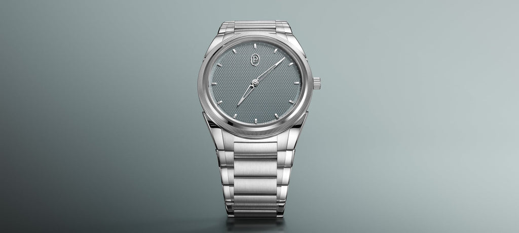 Cette nouvelle Parmigiani Tonda PF fait sensation avec son cadran bleu inédit et son rotor en or