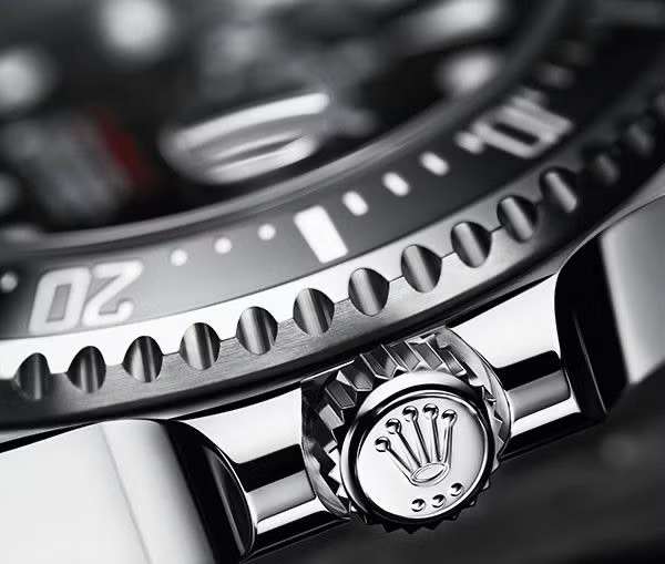Couronne Rolex : ces 3 manipulations interdites peuvent ruiner votre montre à 15 000 €