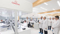 1 750 employés, 3 manufactures suisses : voici comment Omega produit ses montres sans quitter la Suisse