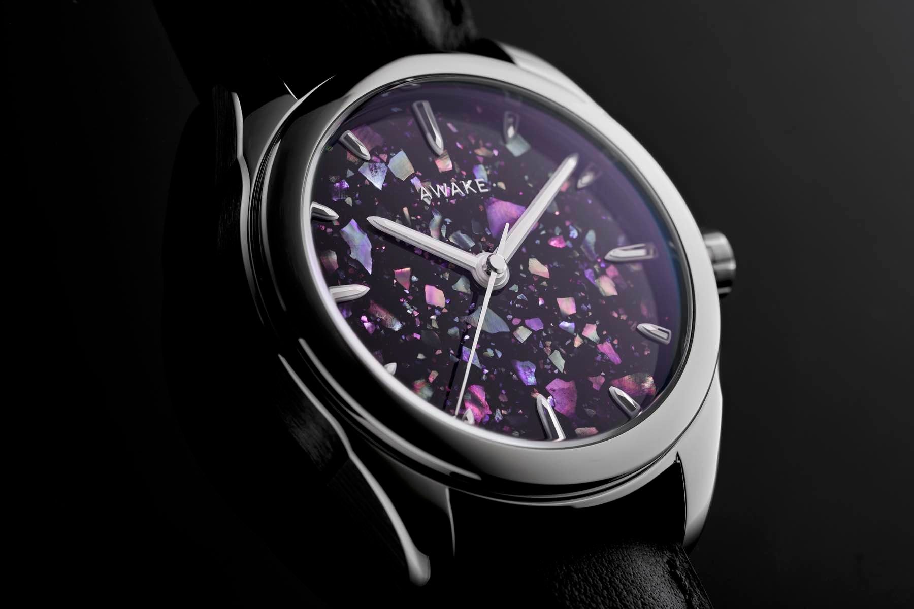 Cadran en coquillages, laque vietnamienne et finitions suisses : ce modèle artistique est déjà rare