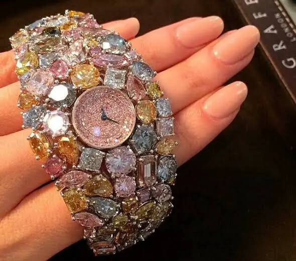 Incroyable mais vrai, cette montre vaut plus que 10 Ferrari réunies