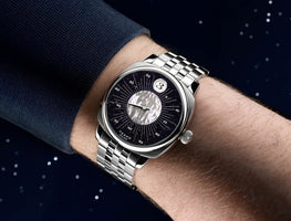 Découvrez pourquoi cette montre britannique à guichet sautant attire les collectionneurs en 2025