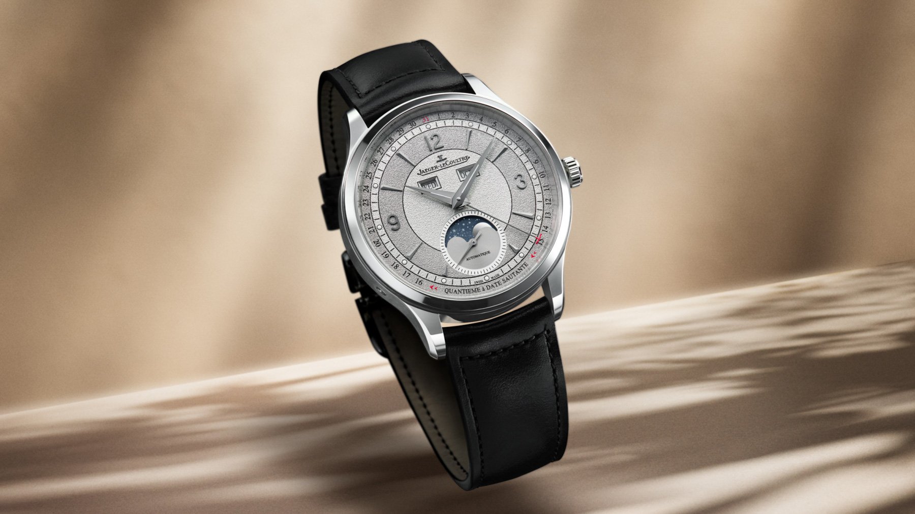 Cette Jaeger-LeCoultre bouleverse les codes : un calendrier complet au design à double contraste