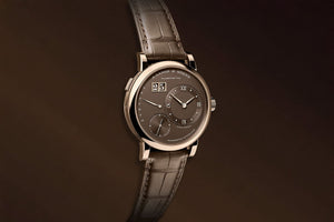 L’A. Lange & Söhne Lange 1 Daymatic Honeygold déroute par son cadran inversé mais séduit les puristes