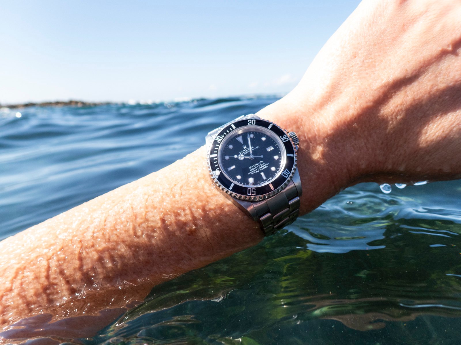 Elle coûte 4 650 € contre 13 500 € : la montre Doxa prête à défier la Rolex Sea-Dweller ?