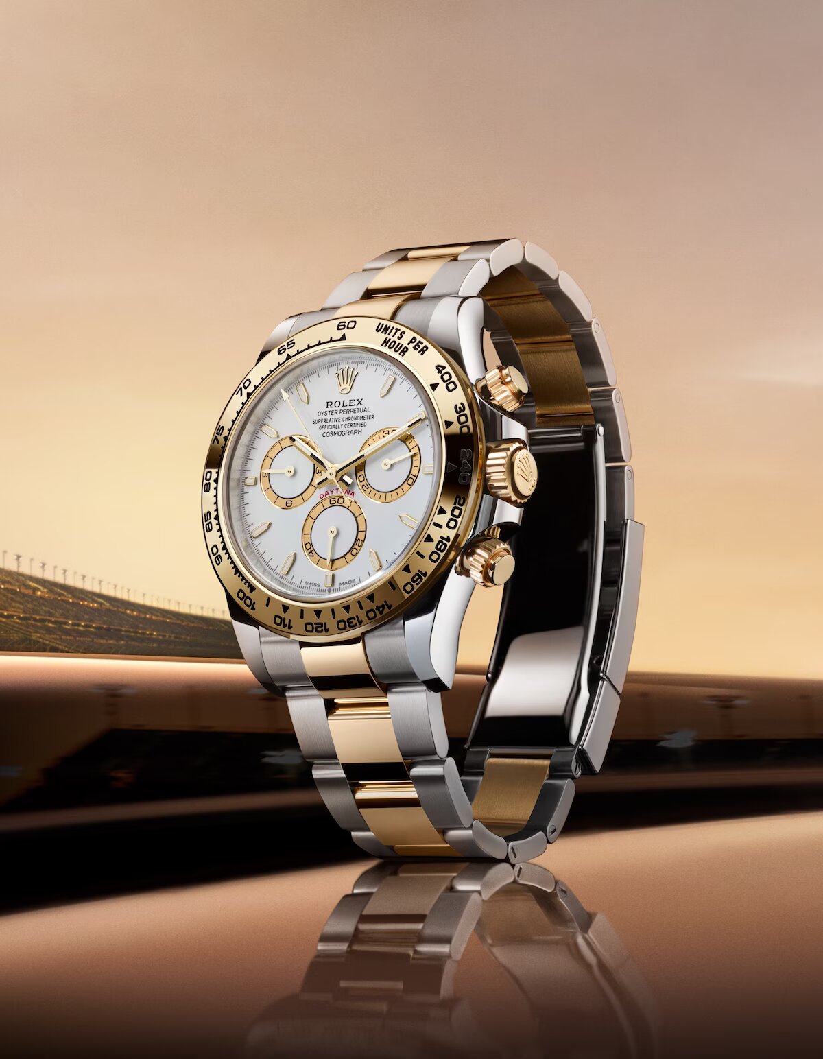 ROLEX CELEBRE LES 100 ANS DU MANS AVEC LA ROLEX COSMOGRAPH DAYTONA REF. 126529LN.