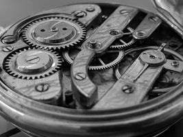 Voici pourquoi votre montre automatique s’arrête au poignet et dans 90 % des cas cette astuce suffit à relancer le mouvement
