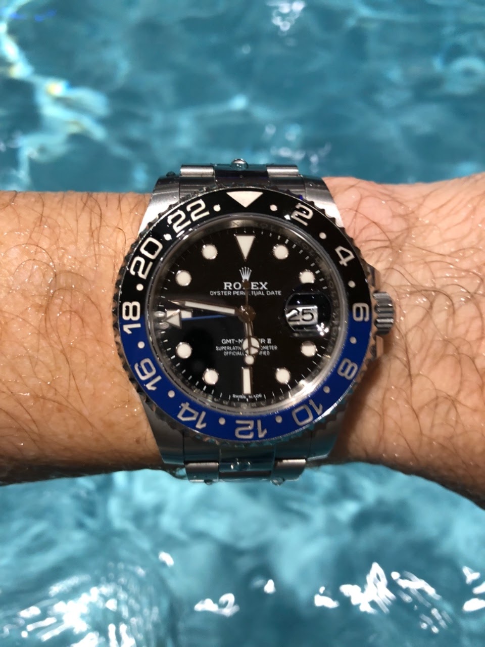 Prendre une douche avec une Rolex GMT-Master II : 100m certifiés mais ces 3 erreurs sous la douche ruinent les joints